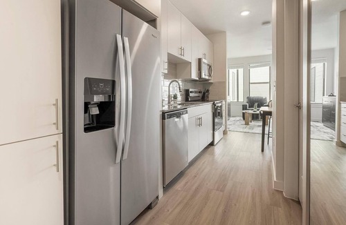 Sweetbriar Apartment | Landing | Beautiful Studio, Pool, Gym
