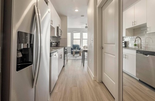 Sweetbriar Apartment | Landing | Beautiful Studio, Pool, Gym