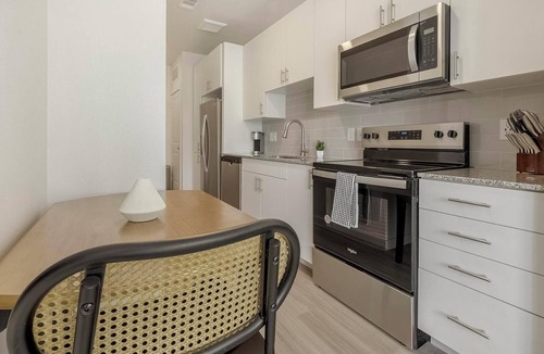 Sweetbriar Apartment | Landing | Beautiful Studio, Pool, Gym