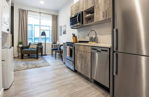Highland Apartment | Landing | Beautiful Studio, Rooftop Lounge