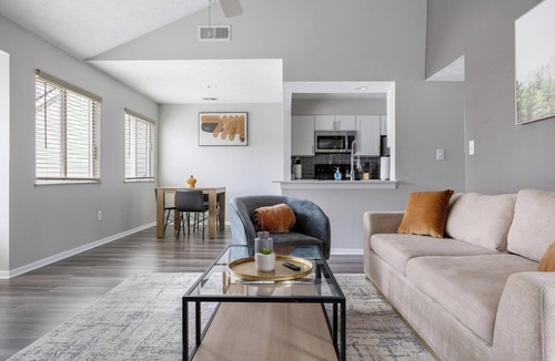 Indianapolis Apartment | Landing | Beautiful 1BD, Gym, Tennis Court