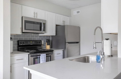 Indianapolis Apartment | Landing | Beautiful 1BD, Gym, Tennis Court