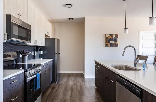 Near Northside Apartment | Landing | Beautiful 2BD, Gym, Pool
