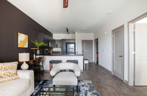 Springfield Apartment | Landing | Chic 1BD, Courtyard