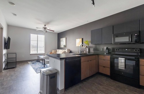 Springfield Apartment | Landing | Chic 1BD, Courtyard