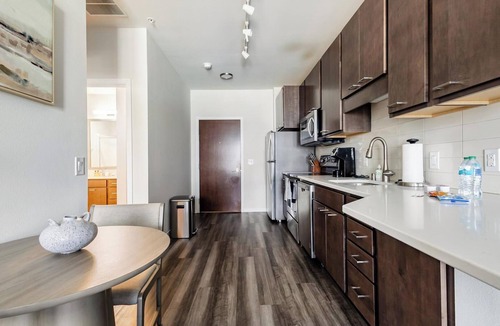 Milwaukee Apartment | Landing | Chic 1BD, Courtyard, Gym