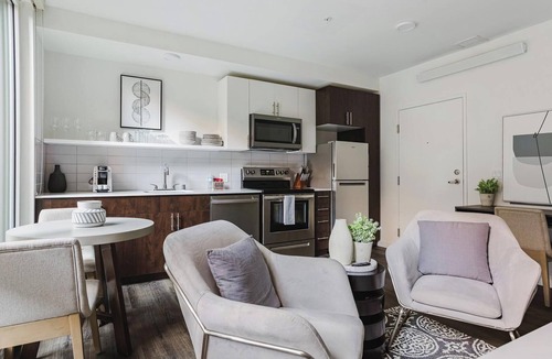Mann Apartment | Landing | Chic 1BD, Courtyard, Rooftop Lounge
