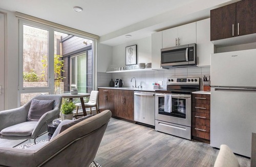 Mann Apartment | Landing | Chic 1BD, Courtyard, Rooftop Lounge