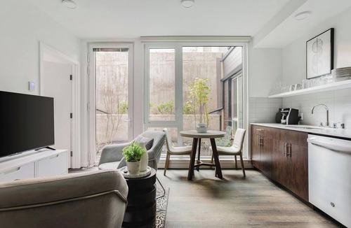 Mann Apartment | Landing | Chic 1BD, Courtyard, Rooftop Lounge