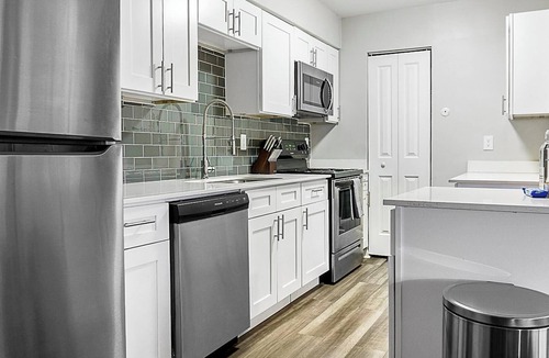 Indianapolis Apartment | Landing | Chic 1BD, Gym, Pool