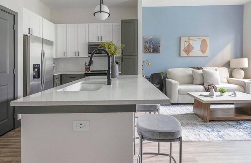 Southbank Apartment | Landing | Chic 1BD, Gym, Rooftop Lounge