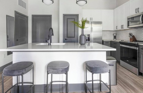 Southbank Apartment | Landing | Chic 1BD, Gym, Rooftop Lounge