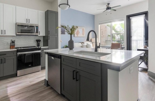 Southbank Apartment | Landing | Chic 1BD, Gym, Rooftop Lounge