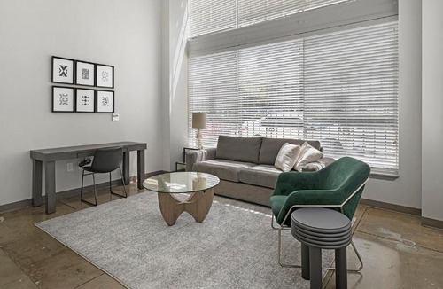 Central City Apartment | Landing Chic 1BD Gym