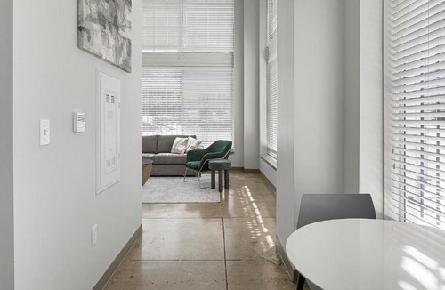 Central City Apartment | Landing Chic 1BD Gym