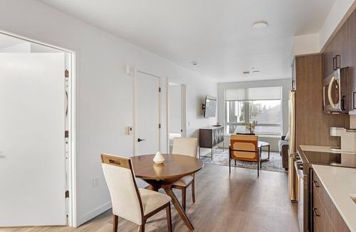 Crown Hill Apartment | Landing | Chic 1BD, Gym