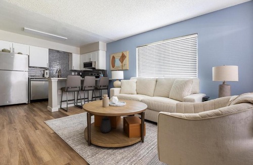 Maryvale Apartment | Landing Chic 1BD in Maryvale Village