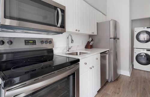 Downtown Baltimore Apartment | Landing | Chic 1BD in University of Maryland