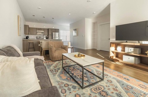 Cartersburg Apartment | Landing | Chic 1BD, Pool, Gym