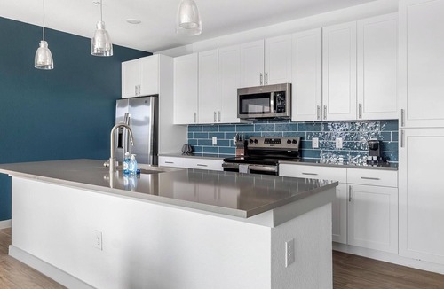 MLK Apartment | Landing | Chic 1BD, Pool, Gym