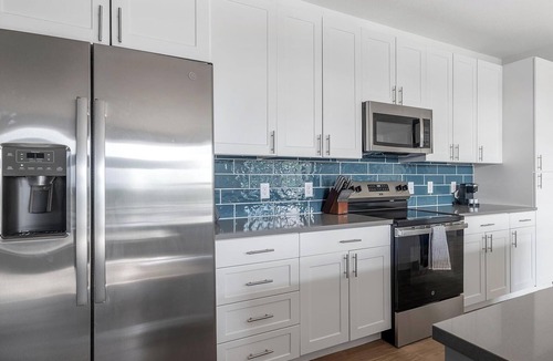 MLK Apartment | Landing | Chic 1BD, Pool, Gym
