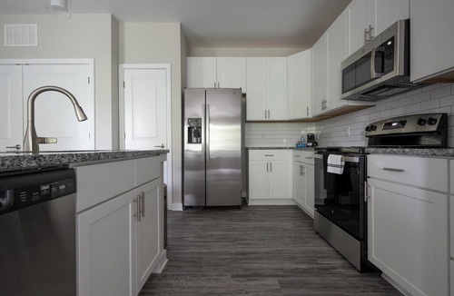 Huntersville Apartment | Landing | Chic 1BD, Pool, Gym
