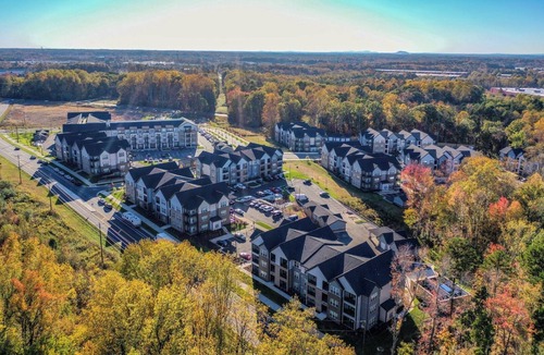 Huntersville Apartment | Landing | Chic 1BD, Pool, Gym