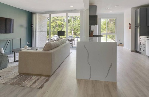 Greenbelt Apartment | Landing | Chic 1BD, Pool, Gym