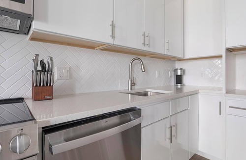 East Naples Apartment | Landing | Chic 1BD, Pool