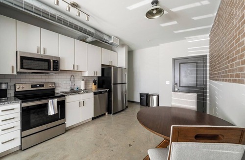 Northwest Pensacola Apartment | Landing | Chic 1BD, Rooftop Lounge, Gym
