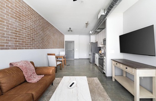 Northwest Pensacola Apartment | Landing | Chic 1BD, Rooftop Lounge, Game Room