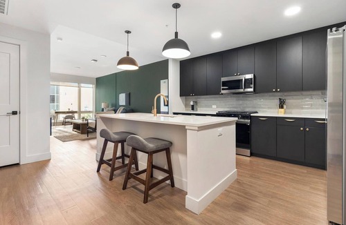Uptown Apartment | Landing | Chic 1BD, Rooftop Lounge, Gym