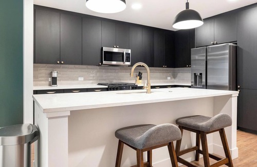 Uptown Apartment | Landing | Chic 1BD, Rooftop Lounge, Gym