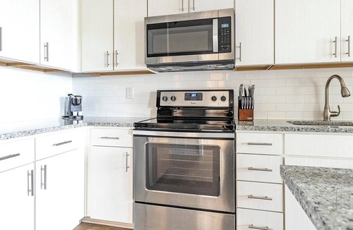 Land O' Lakes Apartment | Landing | Chic 1BD, Pool, Clubhouse