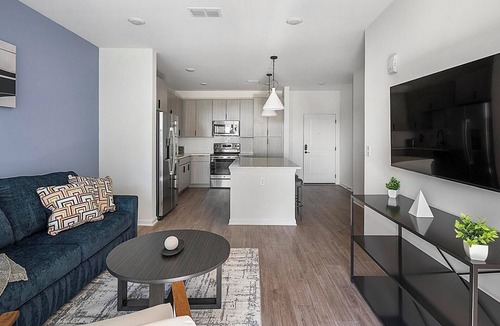 Ono Island Apartment | Landing | Chic 1BD, Yoga Studio, Pool