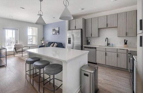 Ono Island Apartment | Landing | Chic 1BD, Yoga Studio, Pool