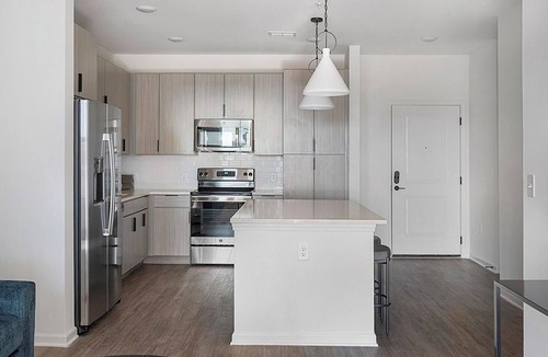 Ono Island Apartment | Landing | Chic 1BD, Yoga Studio, Pool