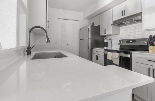 Fruitville Apartment | Landing | Chic 2BD, Clubhouse, Gym