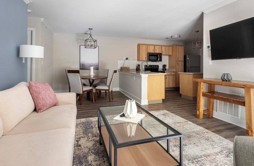 Eureka Apartment | Landing | Chic 2BD, Clubhouse, Gym