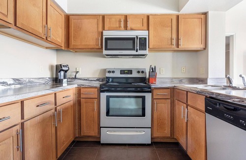Jenks Apartment | Landing | Chic 2BD, Courtyard, Clubhouse