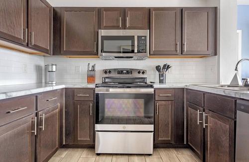 Broken Arrow Apartment | Landing | Chic 2BD, Gym, Clubhouse