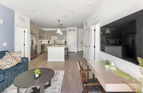 Ono Island Apartment | Landing | Chic 2BD, Gym, Clubhouse