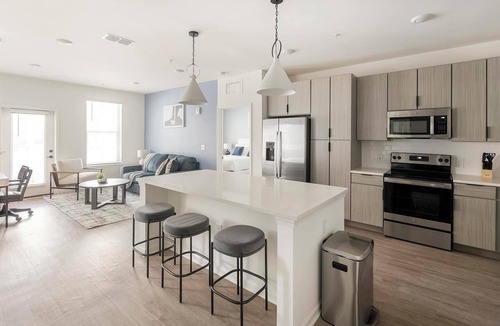 Ono Island Apartment | Landing | Chic 2BD, Gym, Clubhouse
