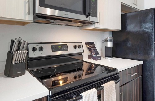 Fairvilla Apartment | Landing | Chic 2BD, Gym, Clubhouse
