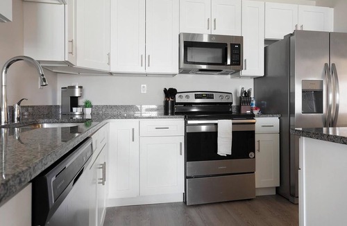 Vernon Apartment | Landing | Chic 2BD, Gym, Game Room