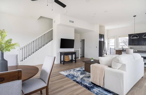 Lee's Summit Apartment | Landing | Chic 2BD in Lee's Summit
