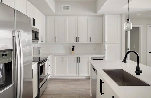 Franklin Apartment | Landing | Chic 2BD in Cool Springs
