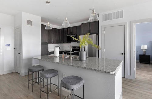 Corinth Apartment | Landing | Chic 2BD in Corinth