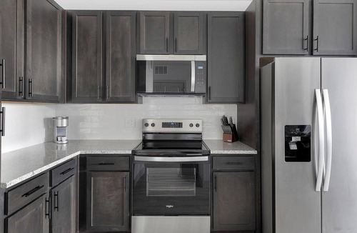 Corinth Apartment | Landing | Chic 2BD in Corinth