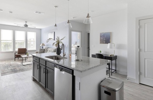 Corinth Apartment | Landing | Chic 2BD in Corinth